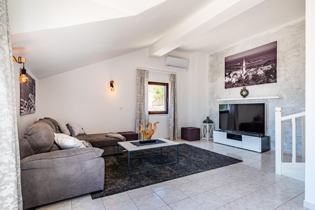 Villa Kadena - Luxury Seaside Villa With Private Heated Pool Selca  Exterior foto